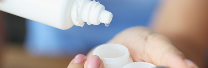 czym zastąpić płyn do soczewek?