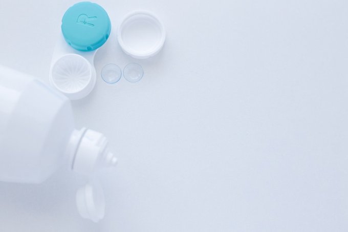 Jak przechowywać soczewki wielokrotnego użytku?